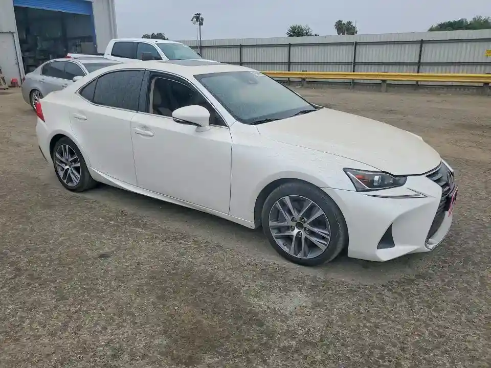 JTHBA1D24J5083913 2018 LEXUS IS-3
