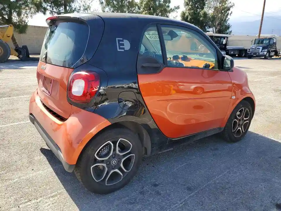 WMEFJ9BA5JK265781 2018 SMART FORTWO-2