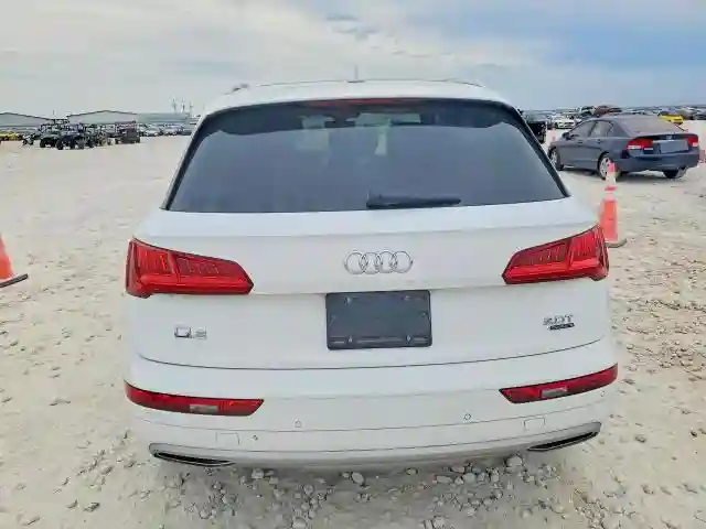 WA1BNAFY7J2126580 2018 AUDI Q5-5