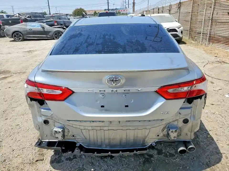 4T1B11HK1JU649586 2018 TOYOTA CAMRY-5