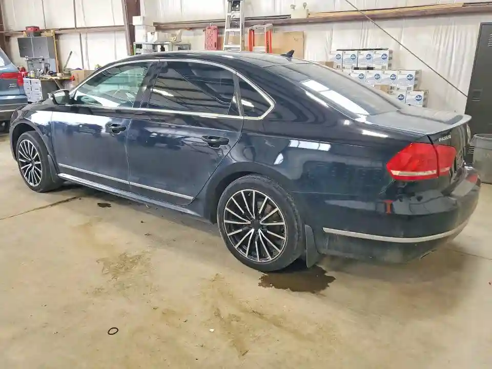 1VWBN7A38DC124109 2013 VOLKSWAGEN PASSAT-1