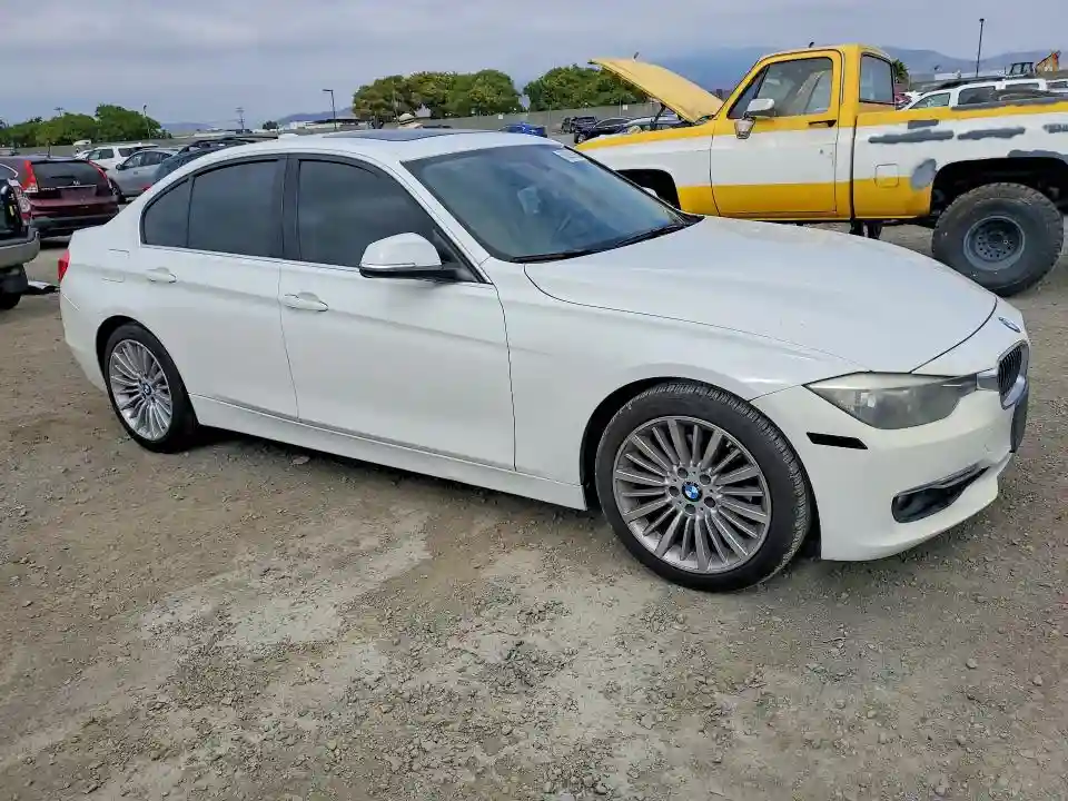 WBA3A5G56CNP16933 2012 BMW 3 SERIES-3