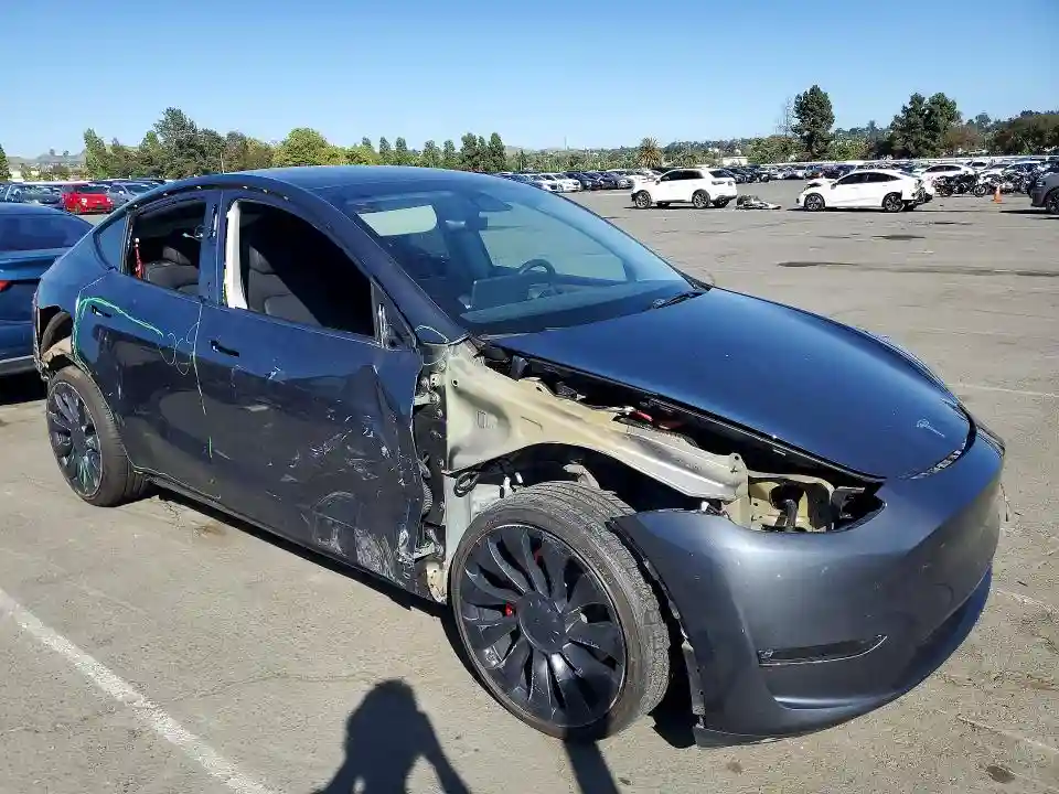 7SAYGDEF4PF767139 2023 TESLA MODEL Y-3