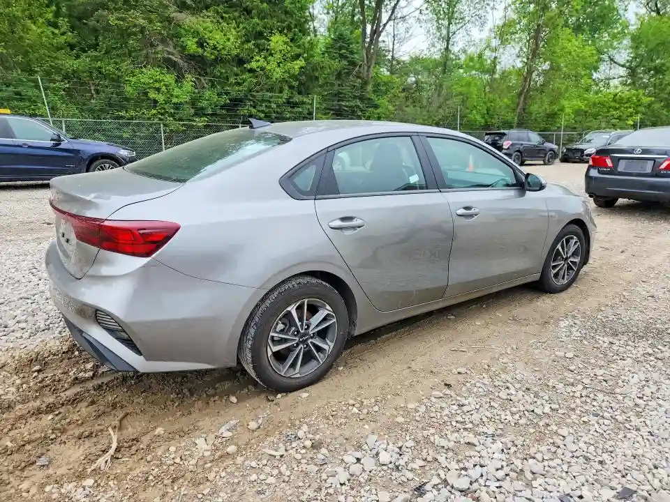 3KPF24AD3RE751823 2024 KIA FORTE LXS-2