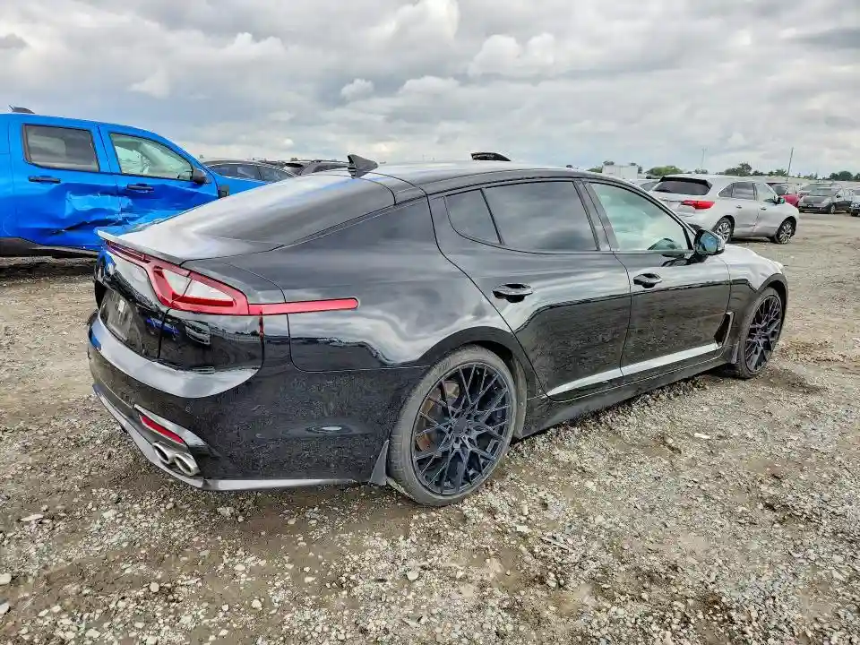 KNAE15LA2J6031346 2018 KIA STINGER-2