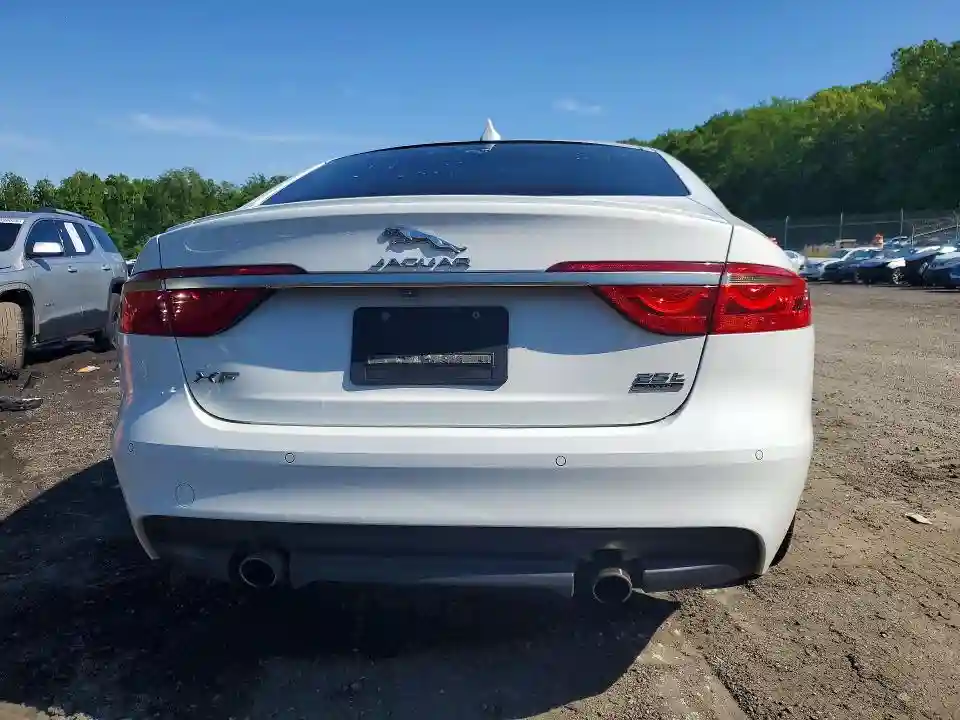 SAJBL4FX1JCY55237 2018 JAGUAR XF-5