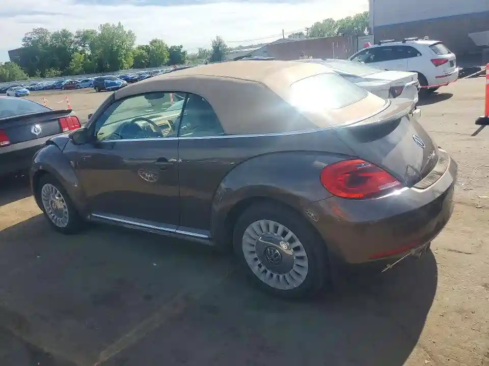 3VW517AT0FM821283 2015 VOLKSWAGEN BEETLE-1