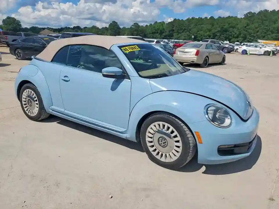 3VW517AT2FM818241 2015 VOLKSWAGEN BEETLE-3