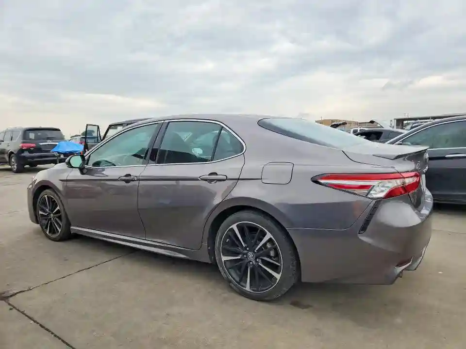 4T1B61HK8JU119715 2018 TOYOTA CAMRY-1