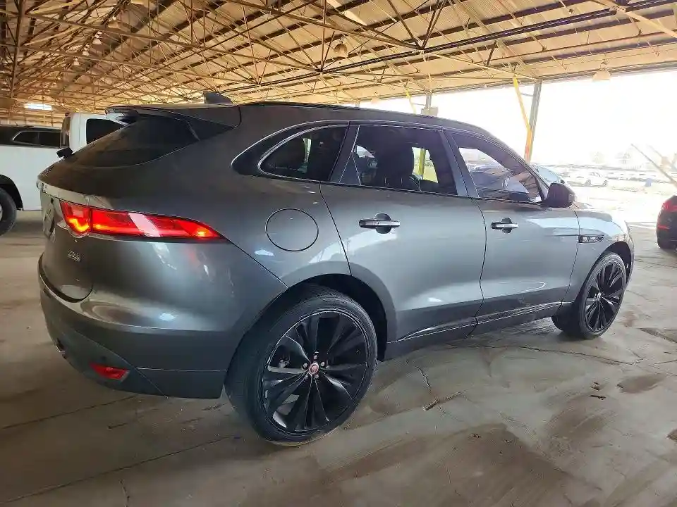 SADCL2FX8JA269643 2018 JAGUAR F-PACE-2