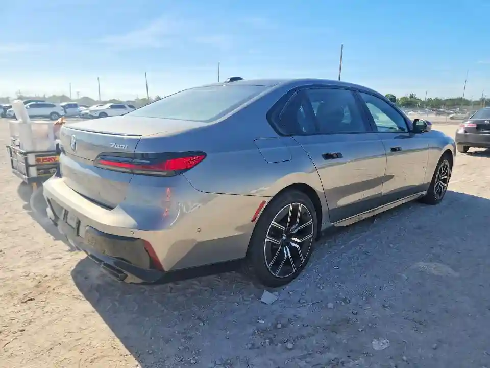 WBA33EJ09SCU62653 2025 BMW 7 SERIES-2