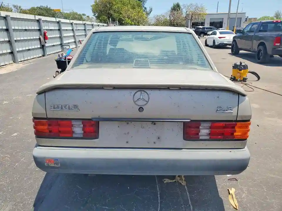 WDBDA28D6JF409683 1988 MERCEDES BENZ 190-CLASS-5