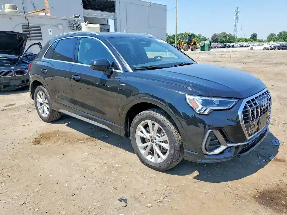 WA1EECF34P1015366 2023 AUDI Q3-3