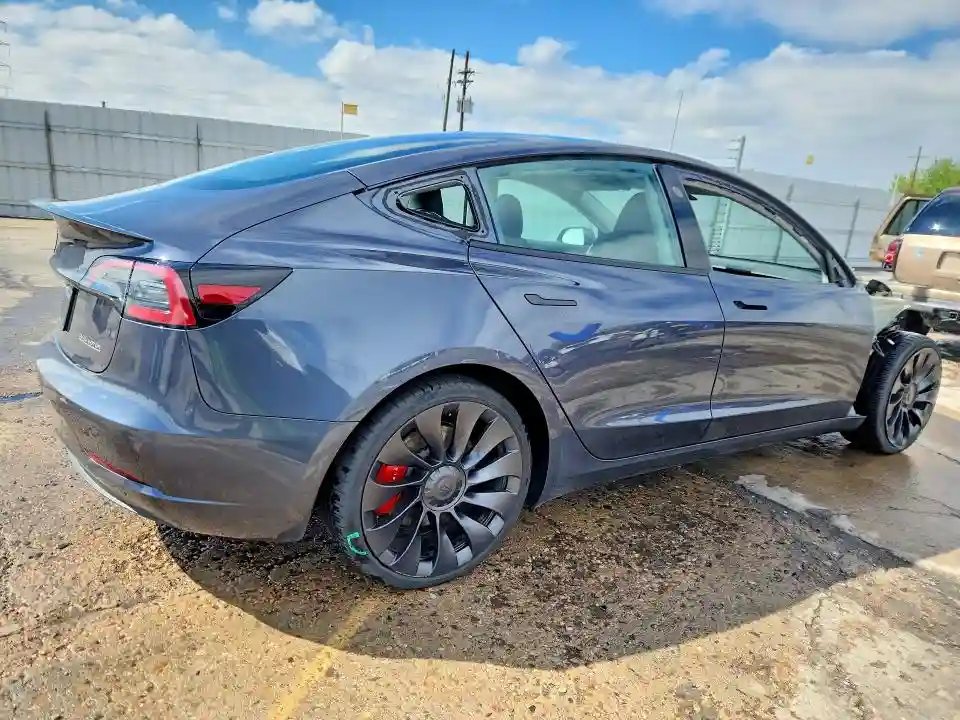 5YJ3E1EC2PF636941 2023 TESLA MODEL 3-2