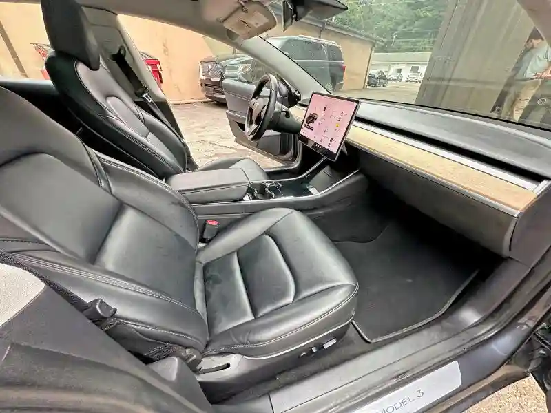 5YJ3E1EB1JF119497 2018 TESLA MODEL 3-4