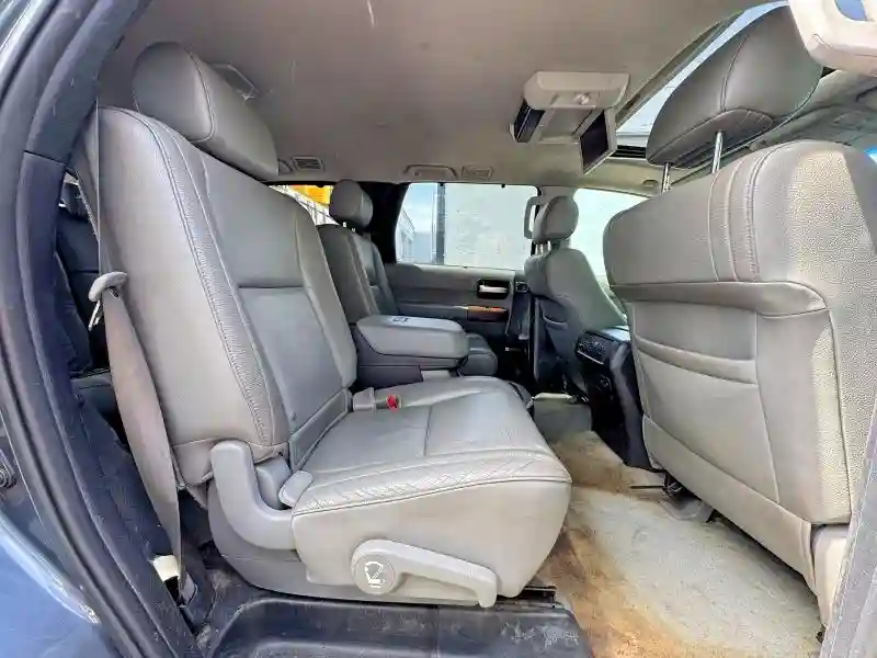 5TDDY5G18AS033686 2010 TOYOTA SEQUOIA-5
