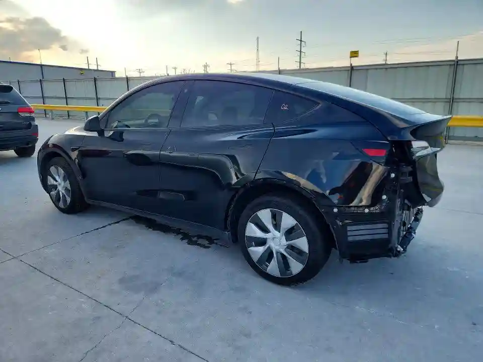 7SAYGDEE3PA090413 2023 TESLA MODEL Y-1