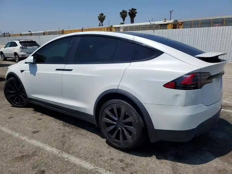7SAXCBE52NF329946 2022 TESLA MODEL X-1