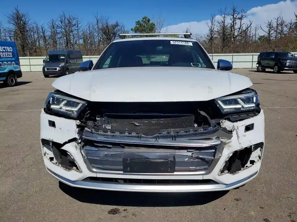 WA1B4AFY8K2100137 2019 AUDI SQ5-4