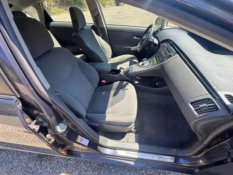 JTDKN3DU6B1377065 2011 TOYOTA PRIUS-4
