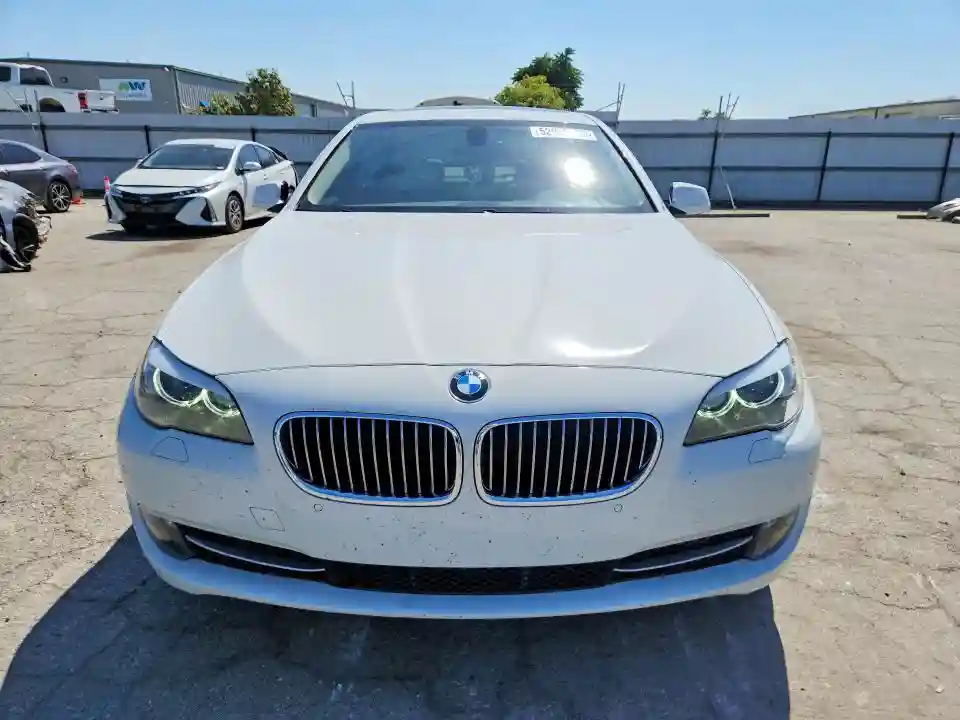 WBAFR1C59BDS36037 2011 BMW 5 SERIES-4