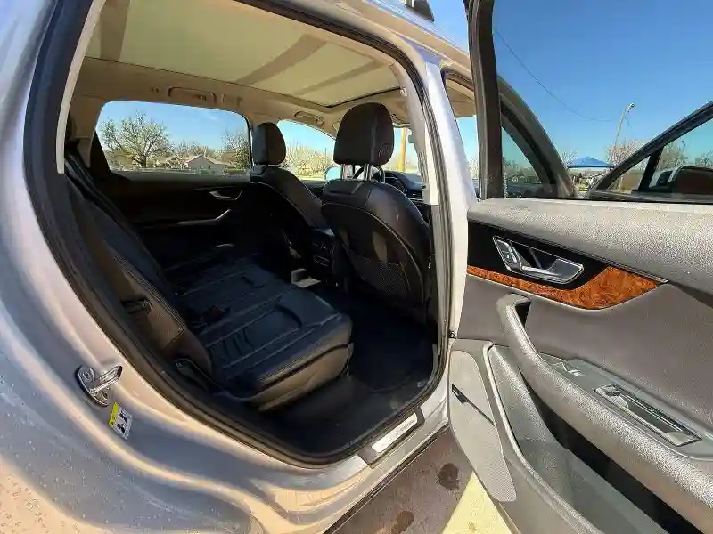 WA1LAAF72JD046552 2018 AUDI Q7-5
