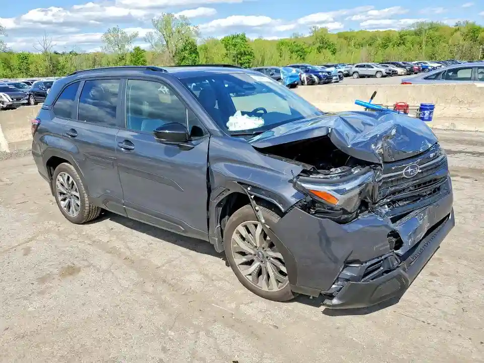 JF2SLDTC9SH579752 2025 SUBARU FORESTER-3