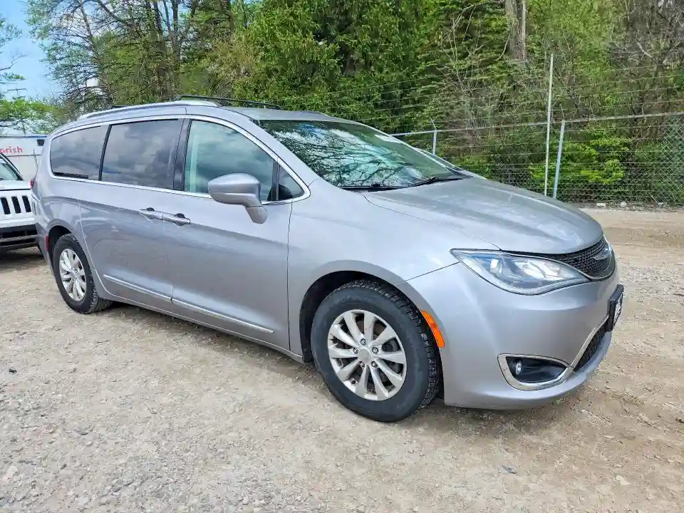 2C4RC1BG8JR257106 2018 CHRYSLER PACIFICA-3