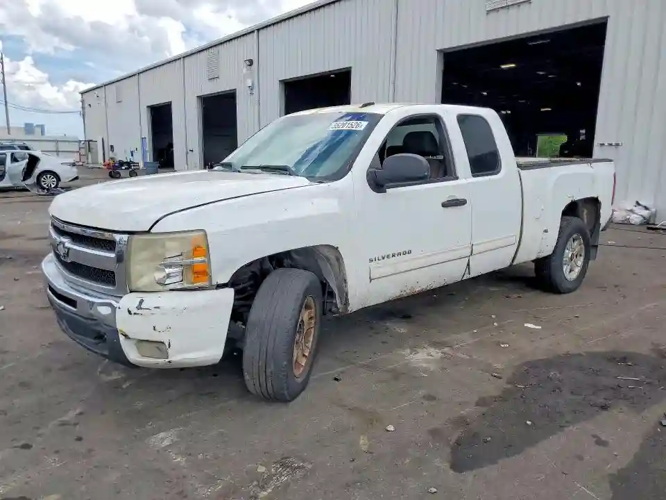 1GCRKSE35BZ261512 2011 CHEVROLET SILVERADO-0