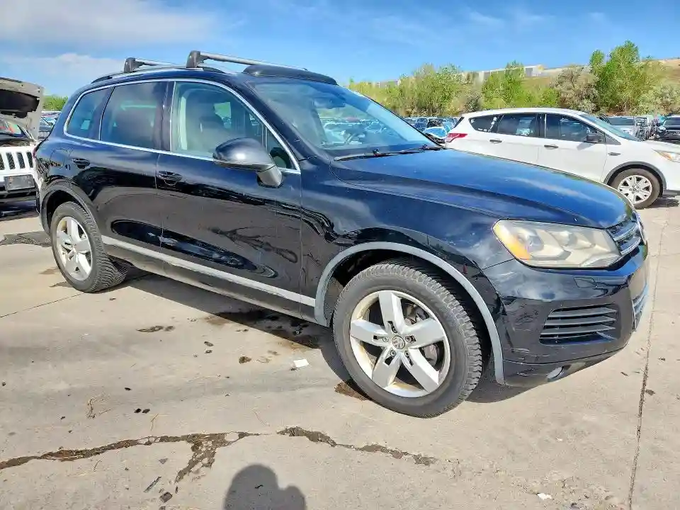 WVGEK9BP3CD005992 2012 VOLKSWAGEN TOUAREG-3