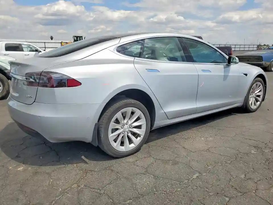 5YJSA1E27JF276751 2018 TESLA MODEL S-2