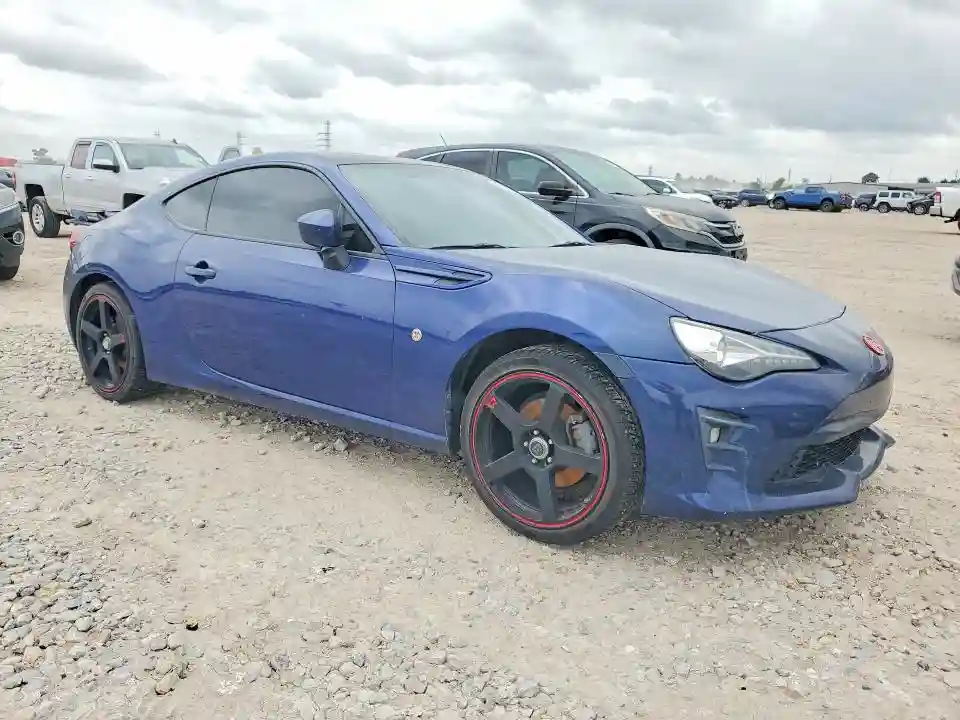 JF1ZNAE18J9700464 2018 TOYOTA 86-3