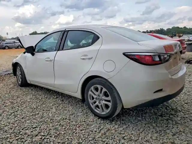 3MYDLBYV7JY320641 2018 TOYOTA YARIS-1