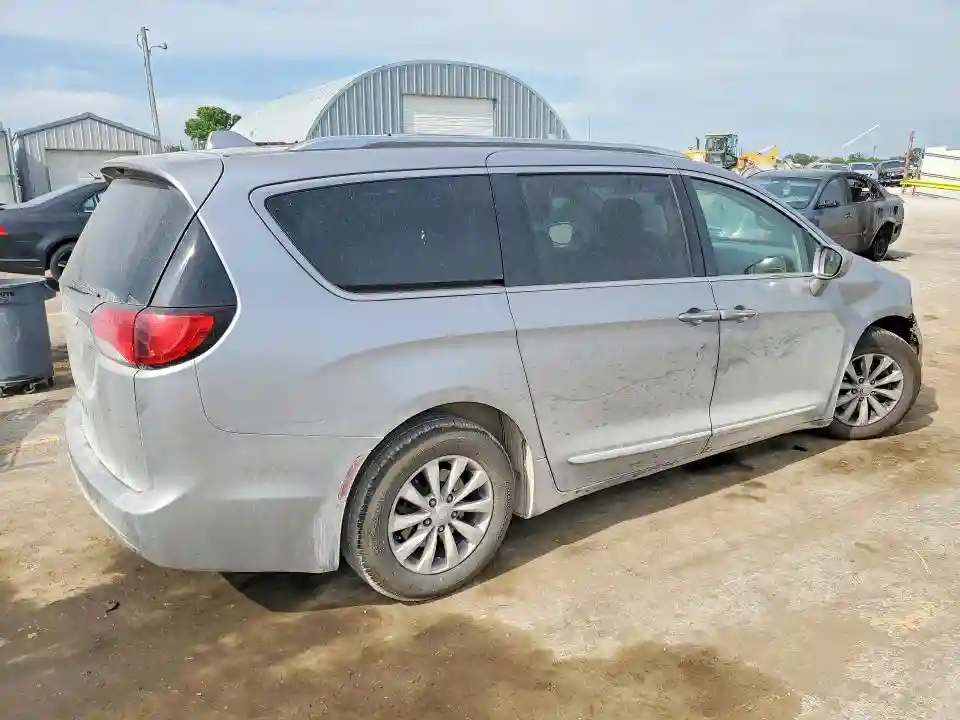 2C4RC1BG4JR163322 2018 CHRYSLER PACIFICA-2