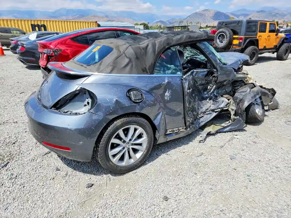 3VW5A7ATXFM817094 2015 VOLKSWAGEN BEETLE-2