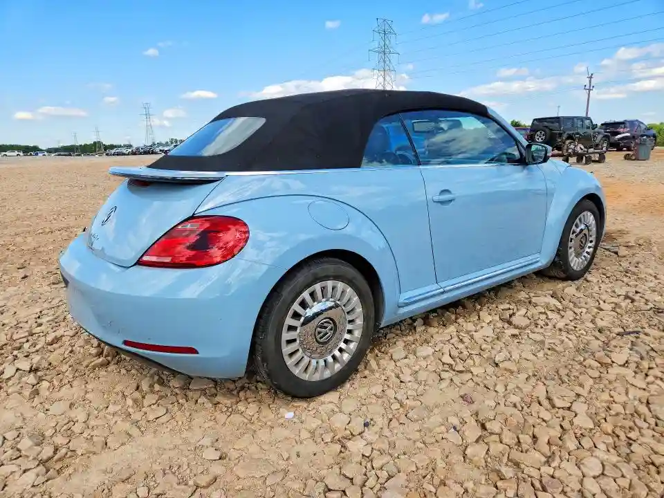3VW517AT1GM803618 2016 VOLKSWAGEN BEETLE-2