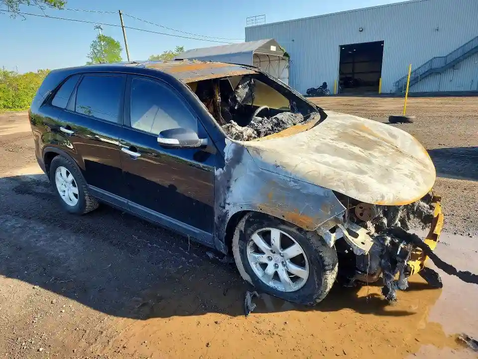 5XYKT3A1XBG092515 2011 KIA SORENTO-3