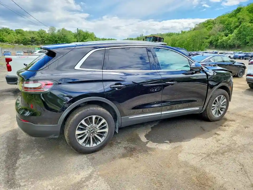 2LMPJ8J9XPBL21589 2023 LINCOLN NAUTILUS-2