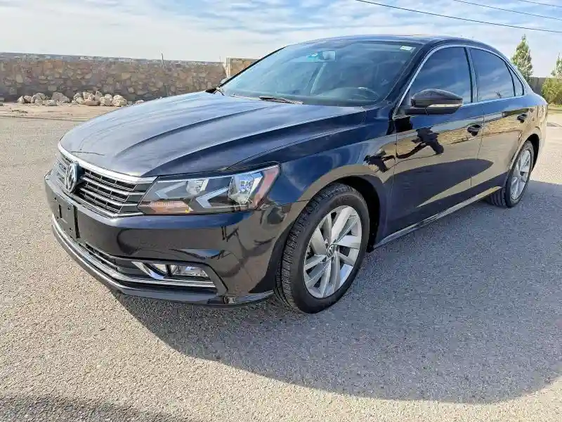 1VWBA7A33JC005519 2018 VOLKSWAGEN PASSAT-1