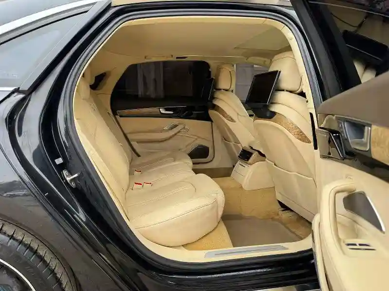 WAURVAFD0BN009504 2011 AUDI A8-5