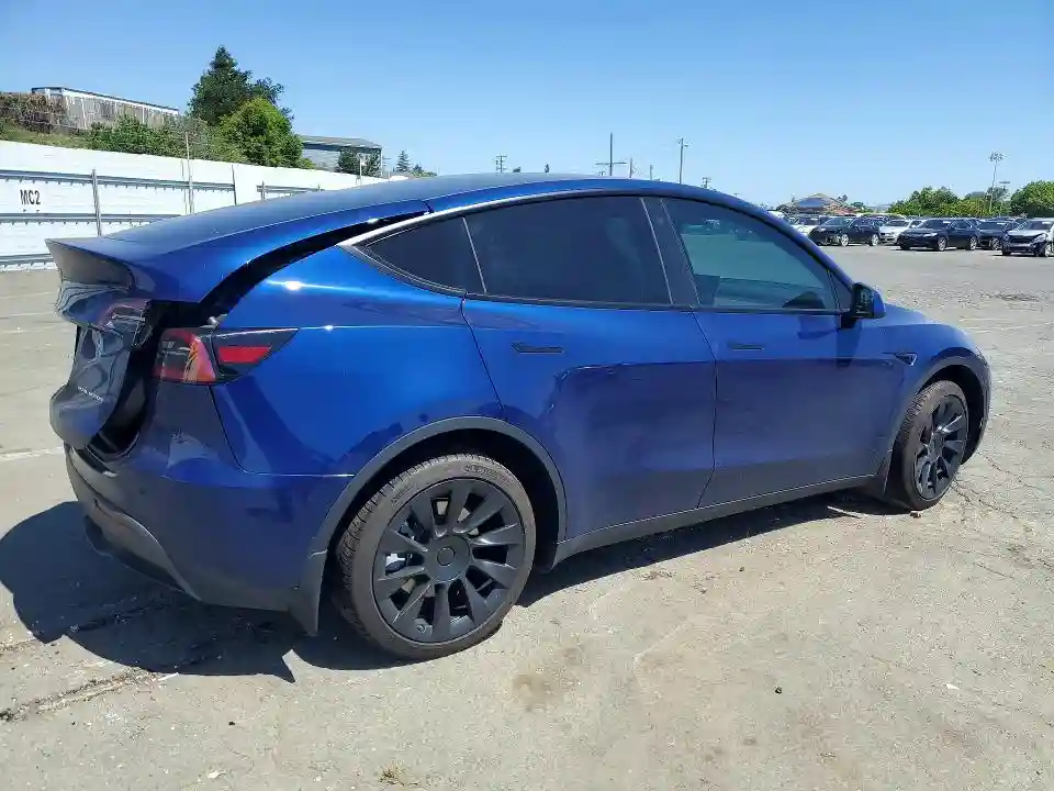 7SAYGDEE9PF748576 2023 TESLA MODEL Y-2