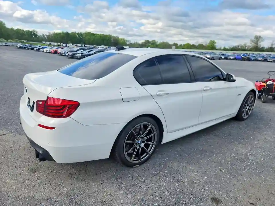 WBA5B1C51GG133846 2016 BMW 5 SERIES-2