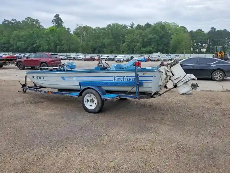 KNG00647B585 1985 KINGFISHER MASTER MOLDERS BOAT-2