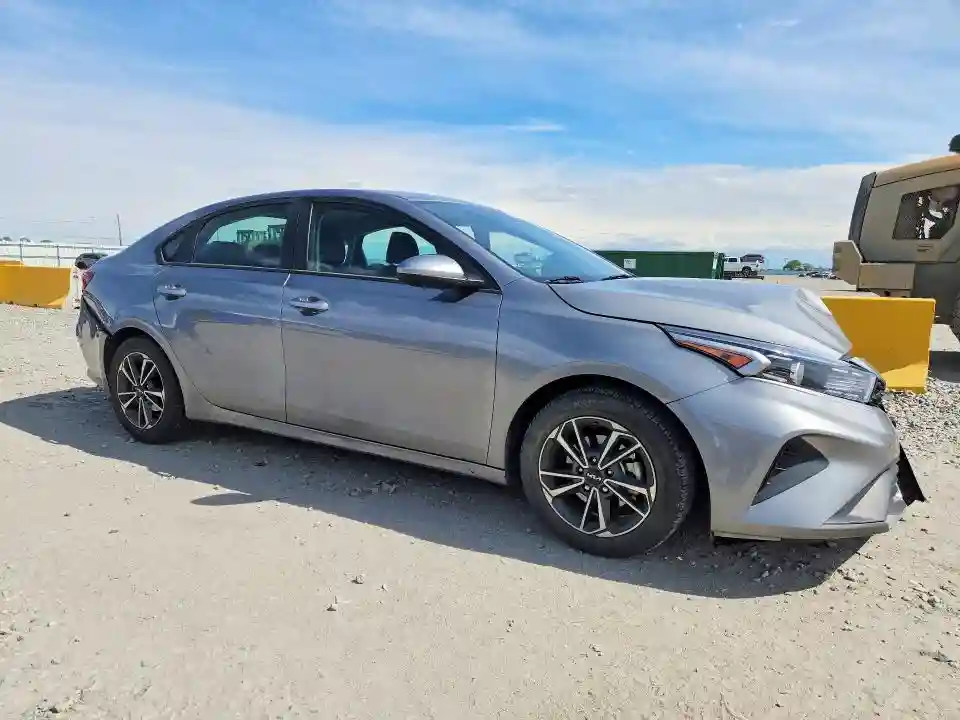 3KPF24AD8PE665274 2023 KIA FORTE LXS-3