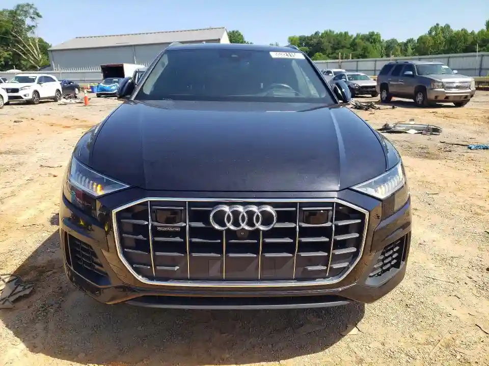 WA1CVAF10KD008626 2019 AUDI Q8-4