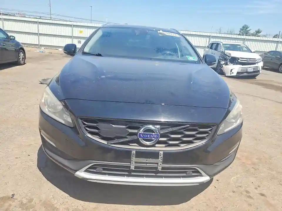 YV440MWK4J2052882 2018 VOLVO V60-4