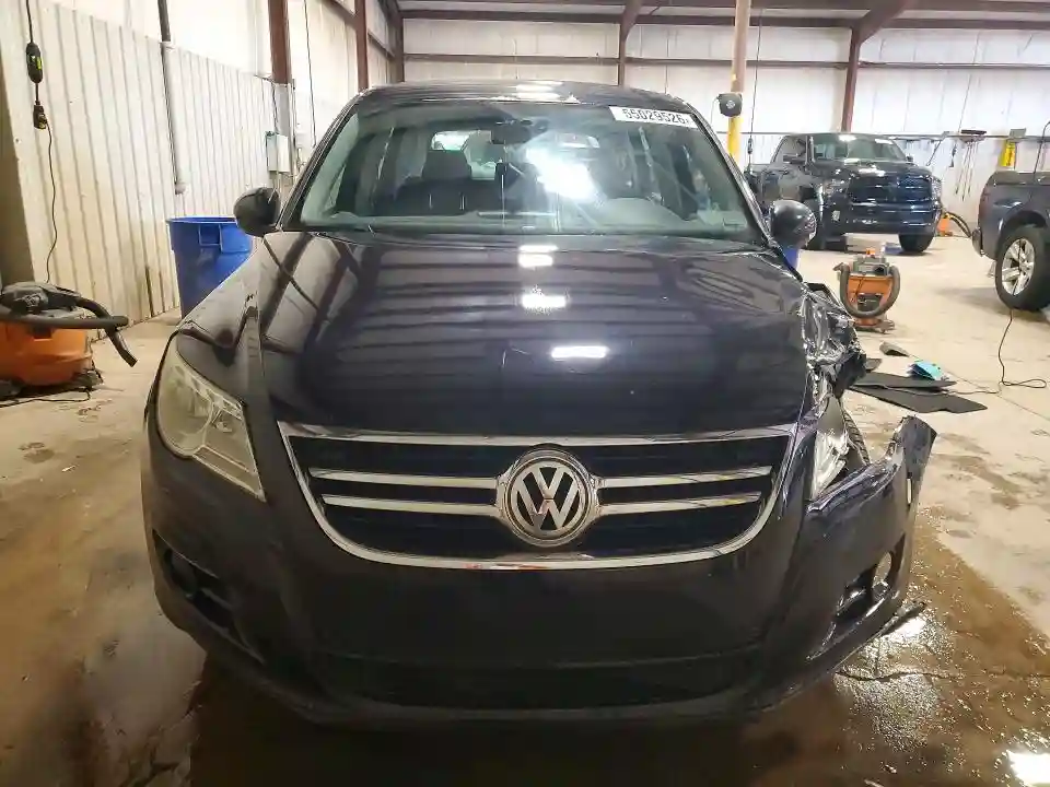 WVGAV7AX6BW532990 2011 VOLKSWAGEN TIGUAN-4