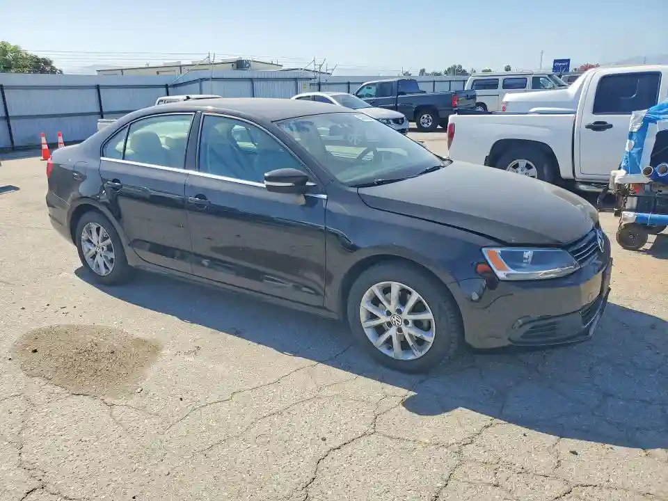 3VWD17AJ9EM423417 2014 VOLKSWAGEN JETTA-3