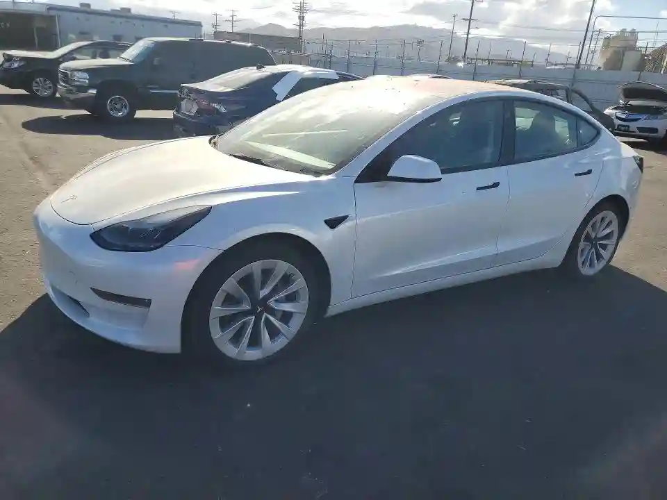5YJ3E1EB8NF137548 2022 TESLA MODEL 3-0