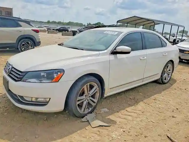 1VWBS7A3XFC032981 2015 VOLKSWAGEN PASSAT-0